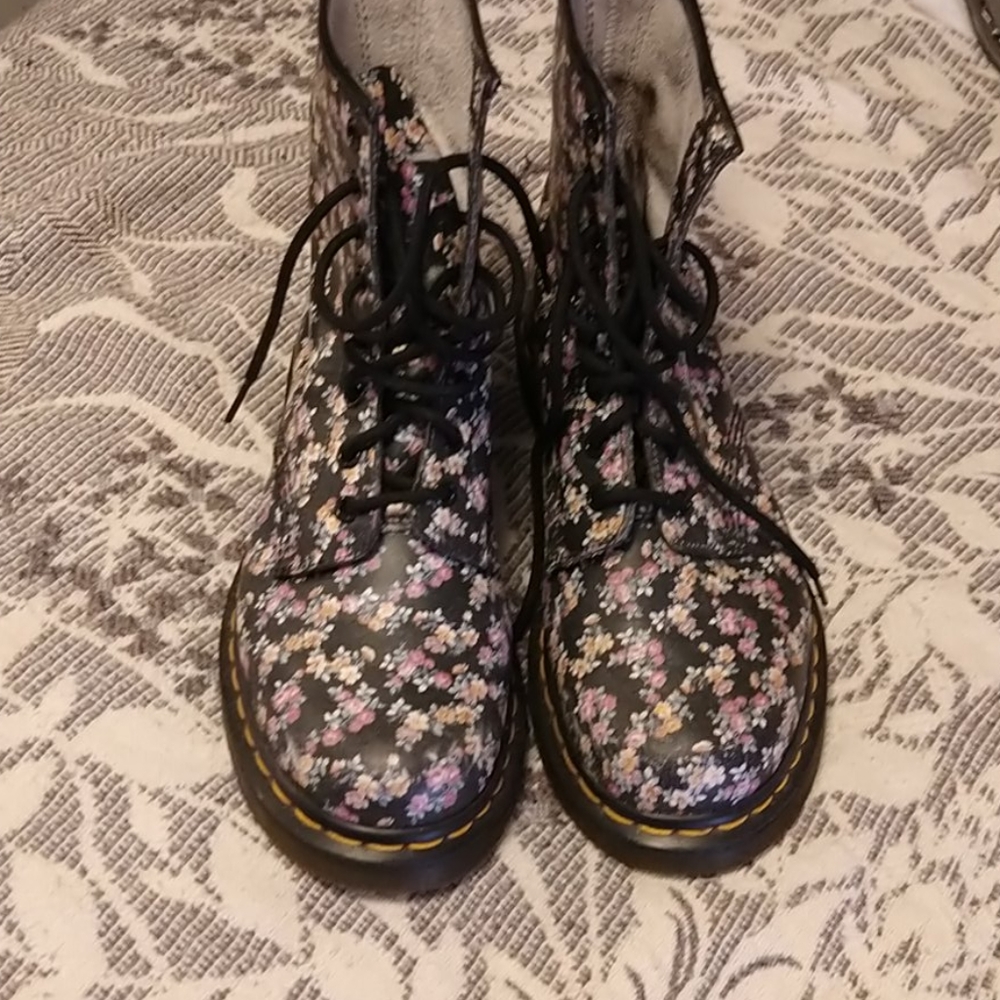 floral Dr Martens